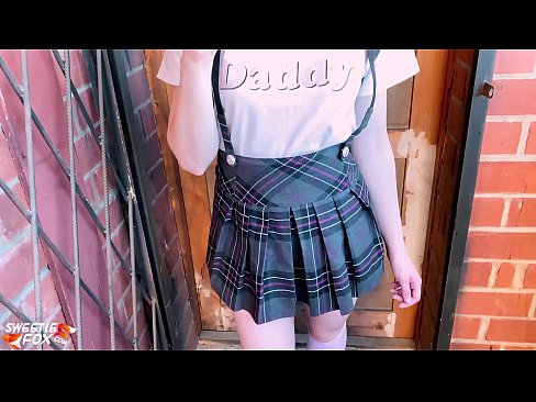❤️ Une écolière suce profondément sa bite et baise au lieu de faire la classe. ❤️ Fuck vidéo at us ❤
