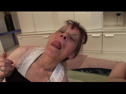 ❤️ Deux grands-mères et un grand-père font une partie à trois ❤️ Fuck vidéo at us ❤
