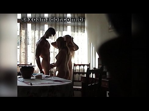 ❤️ Des amis sexuels invitent un homme géant et font un plan à trois avec lui ❤️ Fuck vidéo at us ❤